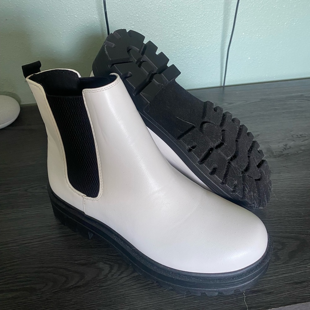 Unra8ed White Chelsea Boots NEVER WORN
